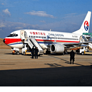 浦东航空货运航空快运业稳步发展的原因是什么？